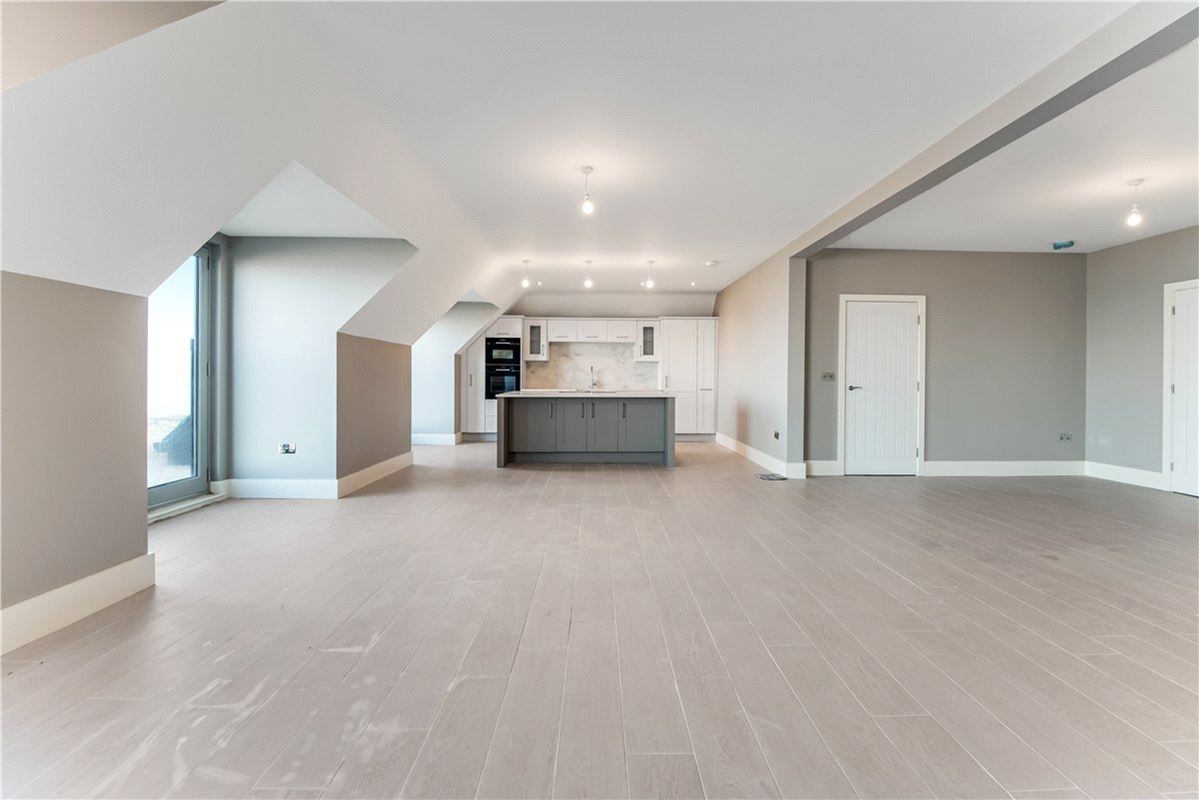 3 bedroom flat, Farne House, 12 Crewe Street NE68 - Available