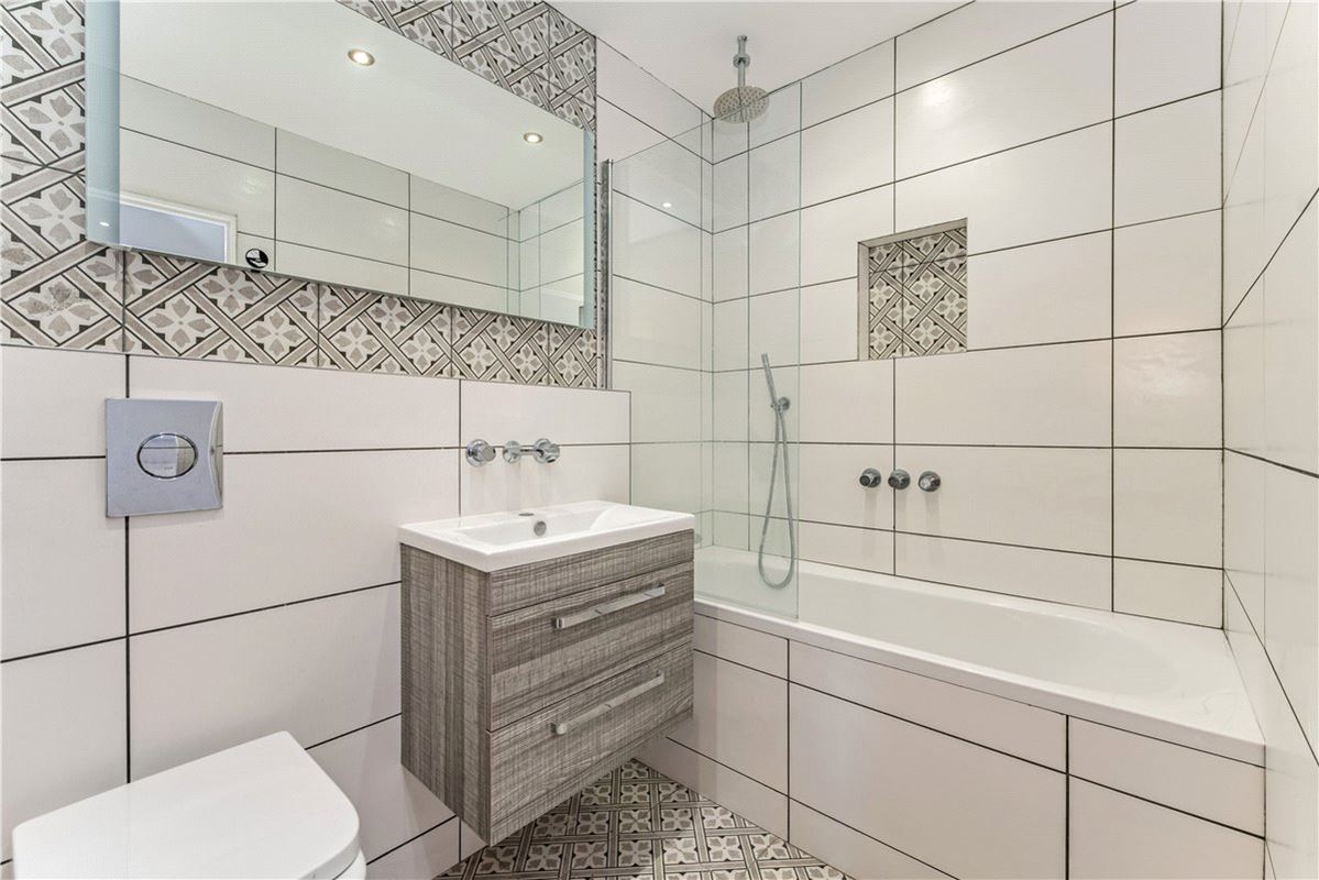 2 bedroom flat, Farne House, 12 Crewe Street NE68 - Available