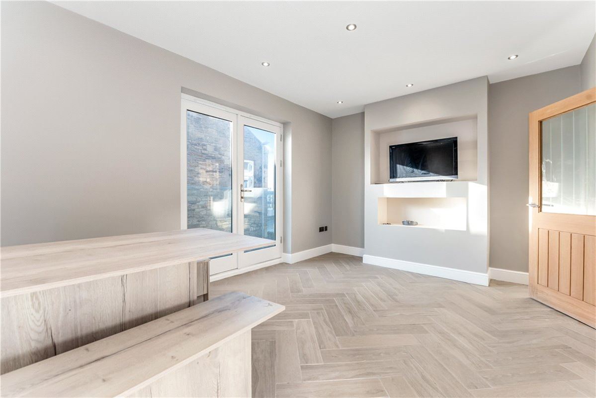 2 bedroom flat, Farne House, 12 Crewe Street NE68 - Available