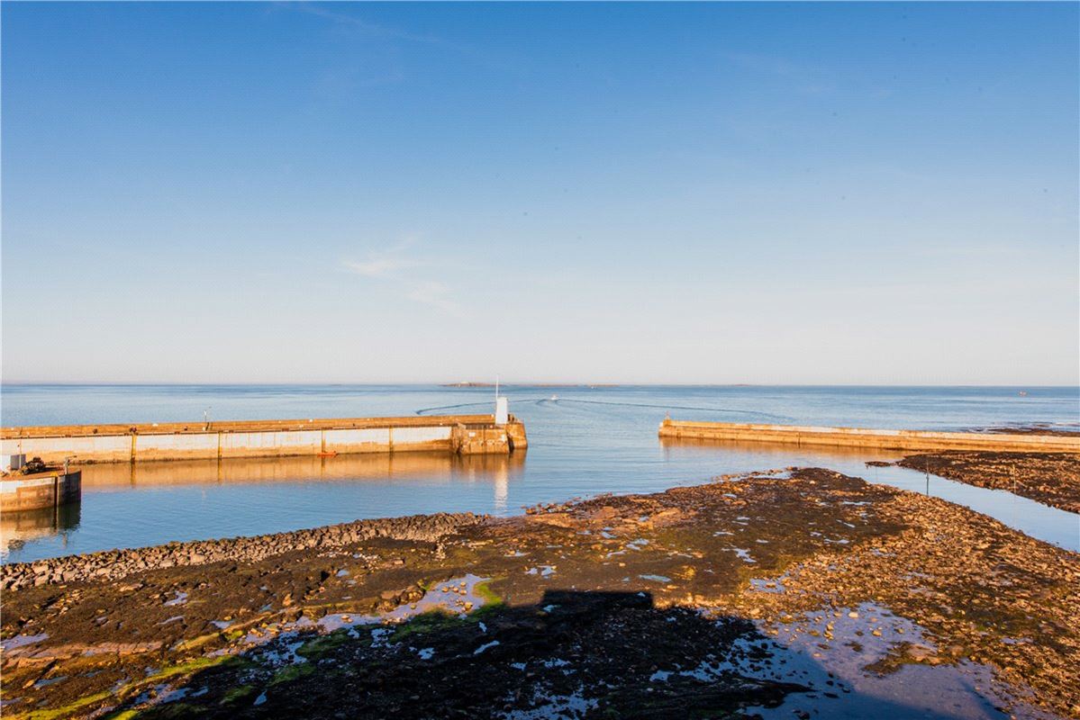 2 bedroom flat, Farne House, 12 Crewe Street NE68 - Available