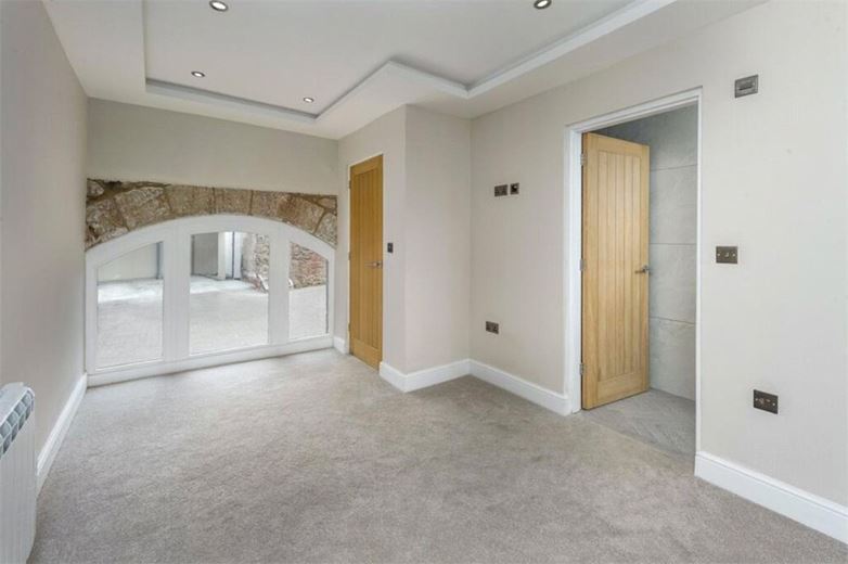 2 bedroom flat, Cragg End, 12 Crewe Street NE68 - Available