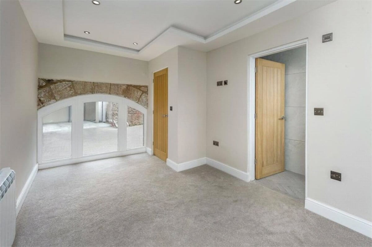 2 bedroom flat, Cragg End, 12 Crewe Street NE68 - Available