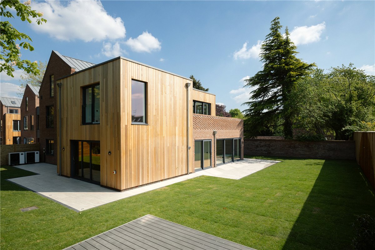 5 bedroom house, Fulford Road, York YO10 - Available