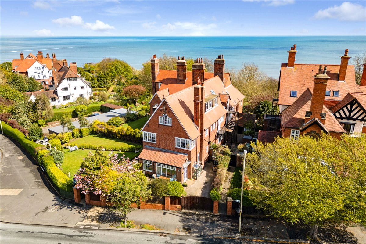 2 bedroom flat, Holbeck Hill, Scarborough YO11 - Available