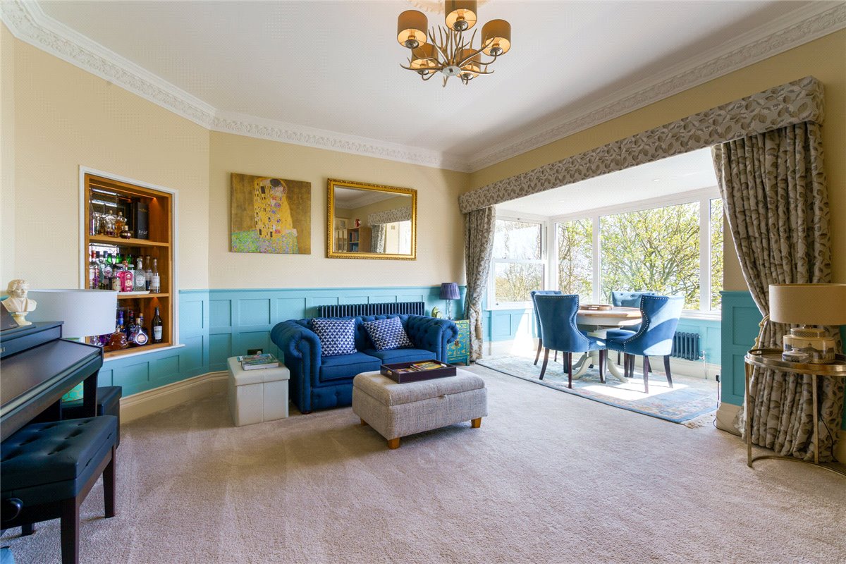 2 bedroom flat, Holbeck Hill, Scarborough YO11 - Available