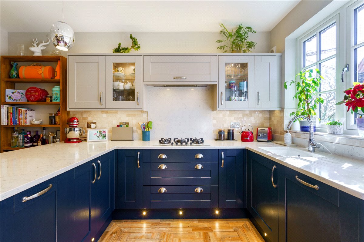 2 bedroom flat, Holbeck Hill, Scarborough YO11 - Available