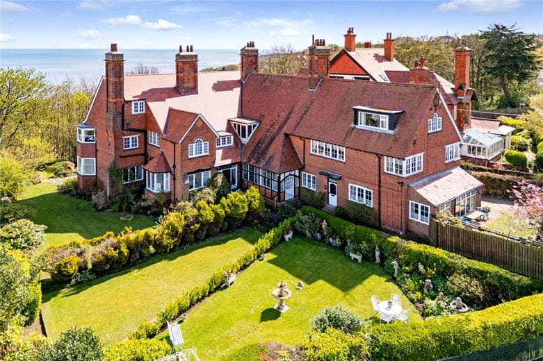 2 bedroom flat, Holbeck Hill, Scarborough YO11 - Available