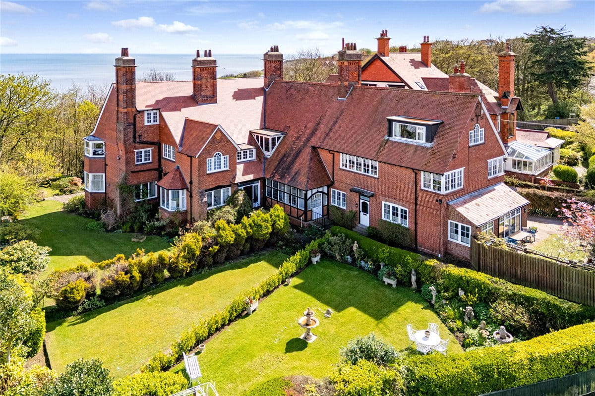 2 bedroom flat, Holbeck Hill, Scarborough YO11 - Available