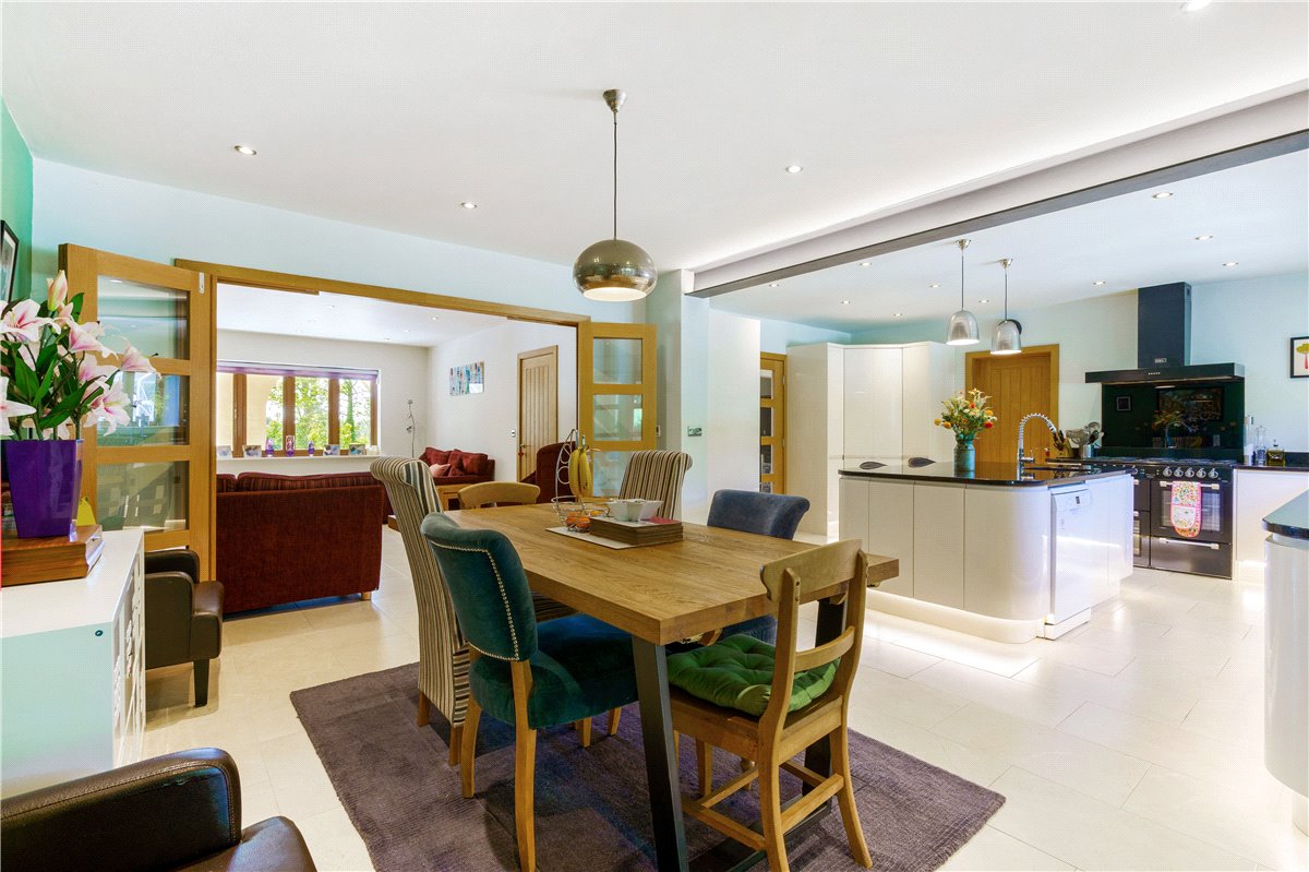 6 bedroom house, York House, Carleton Road WF8 - Available