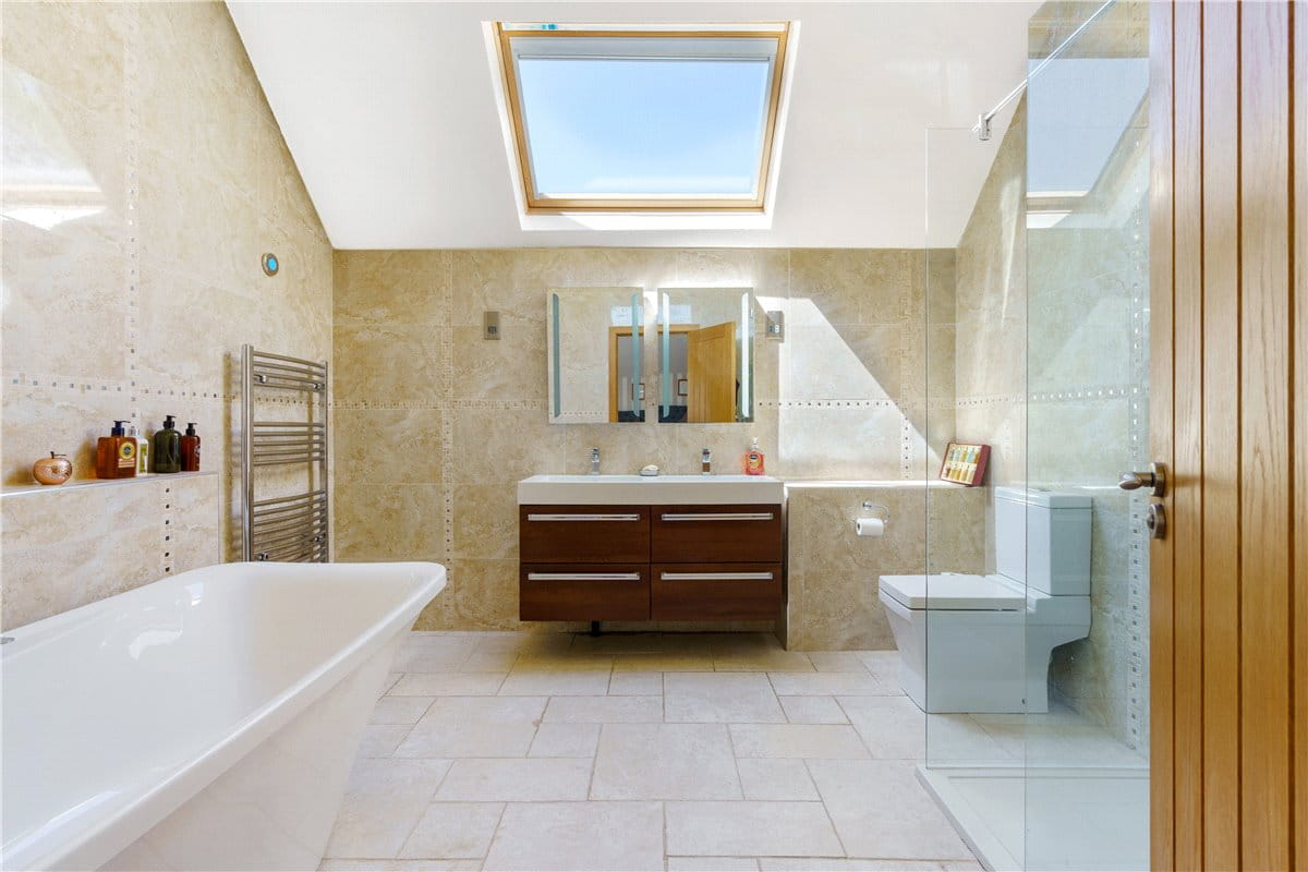 6 bedroom house, York House, Carleton Road WF8 - Available