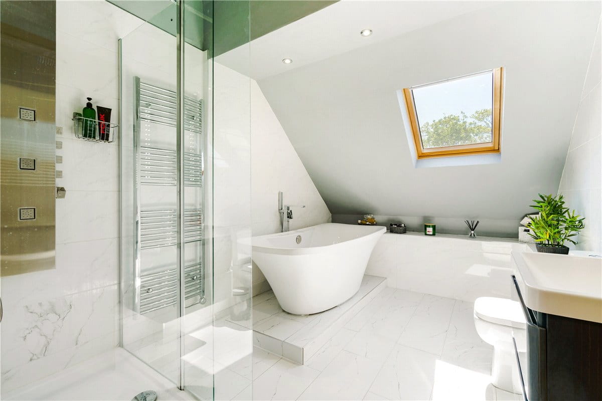 6 bedroom house, York House, Carleton Road WF8 - Available