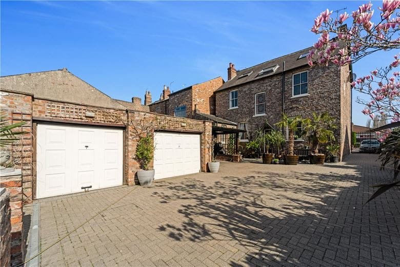 7 bedroom house, Huntington Road, York YO31 - Available