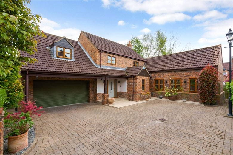 5 bedroom house, Vine Gardens, Bubwith YO8 - Available