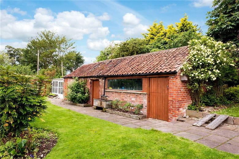 5 bedroom house, Front Street, Wold Newton YO25 - Available