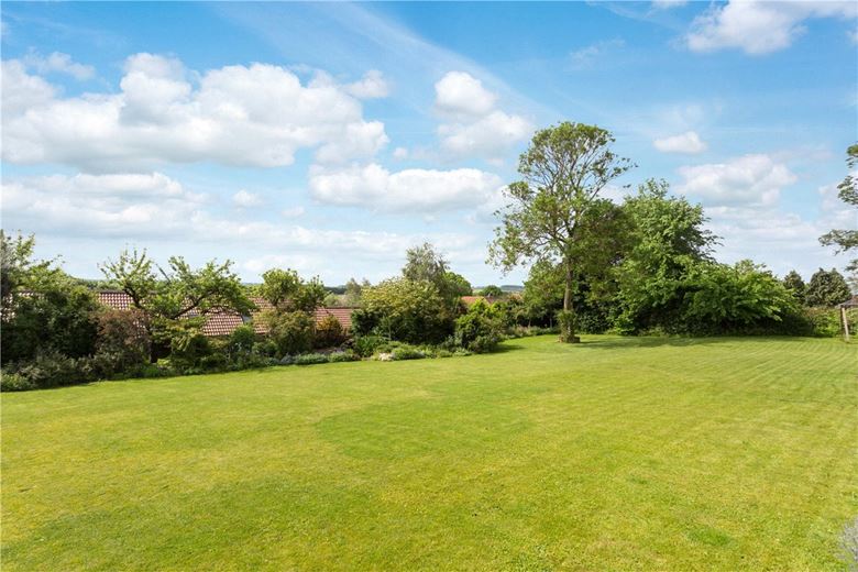 5 bedroom house, Front Street, Wold Newton YO25 - Available