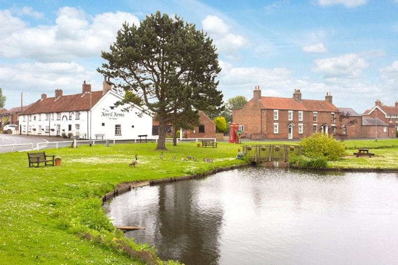 5 bedroom house, Front Street, Wold Newton YO25 - Available