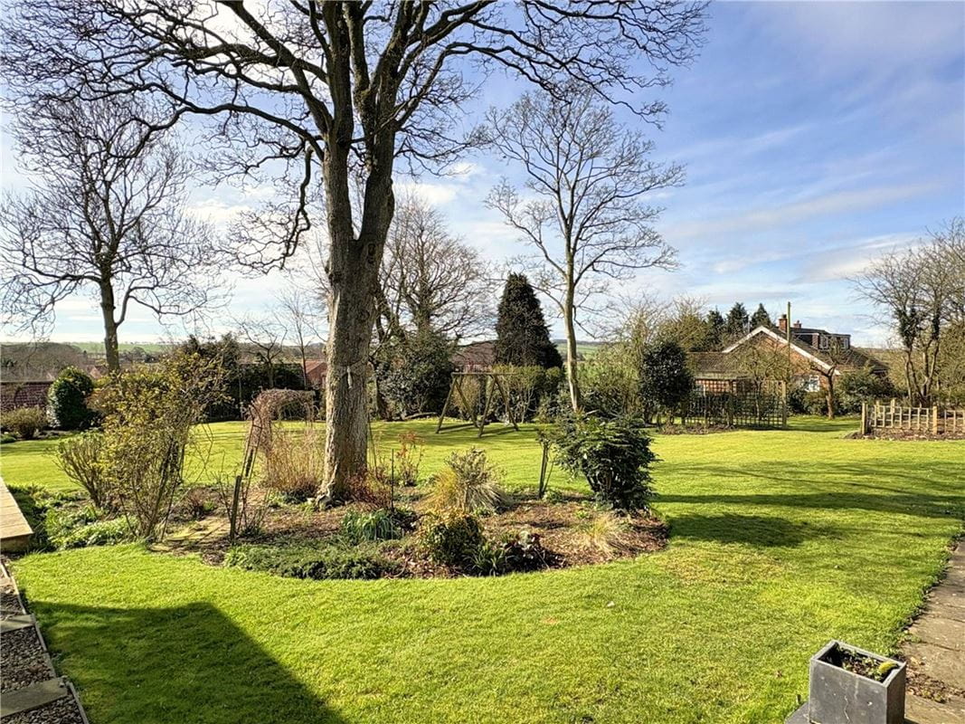 5 bedroom house, Front Street, Wold Newton YO25 - Available