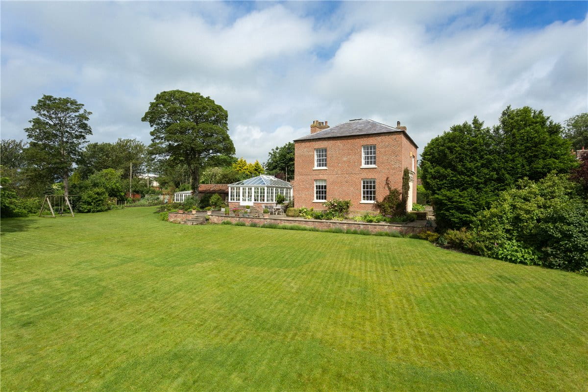 5 bedroom house, Front Street, Wold Newton YO25 - Available