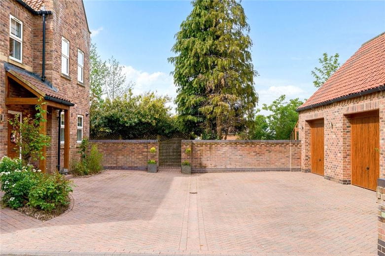 6 bedroom house, Beckside Close, North Cave HU15 - Sold