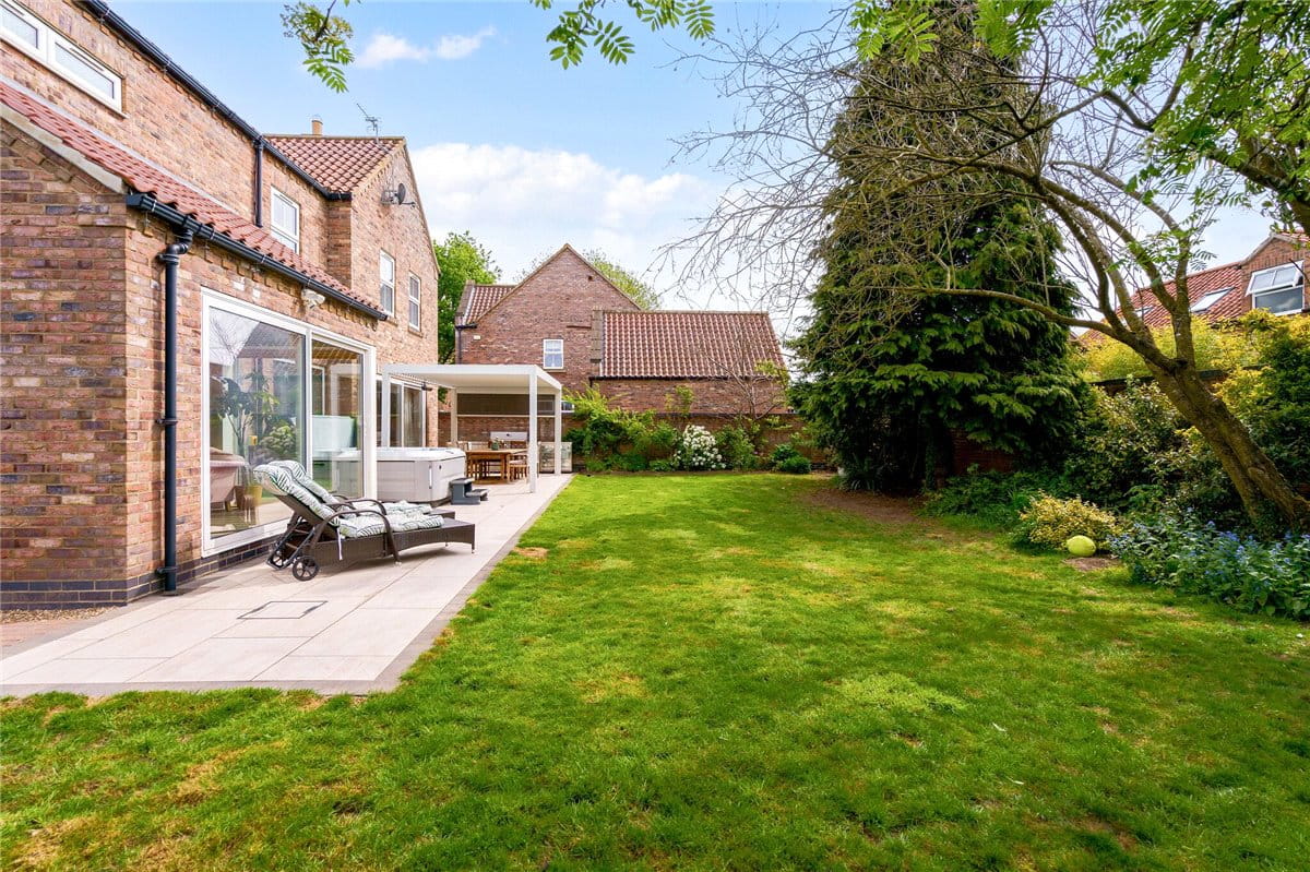 6 bedroom house, Beckside Close, North Cave HU15 - Sold