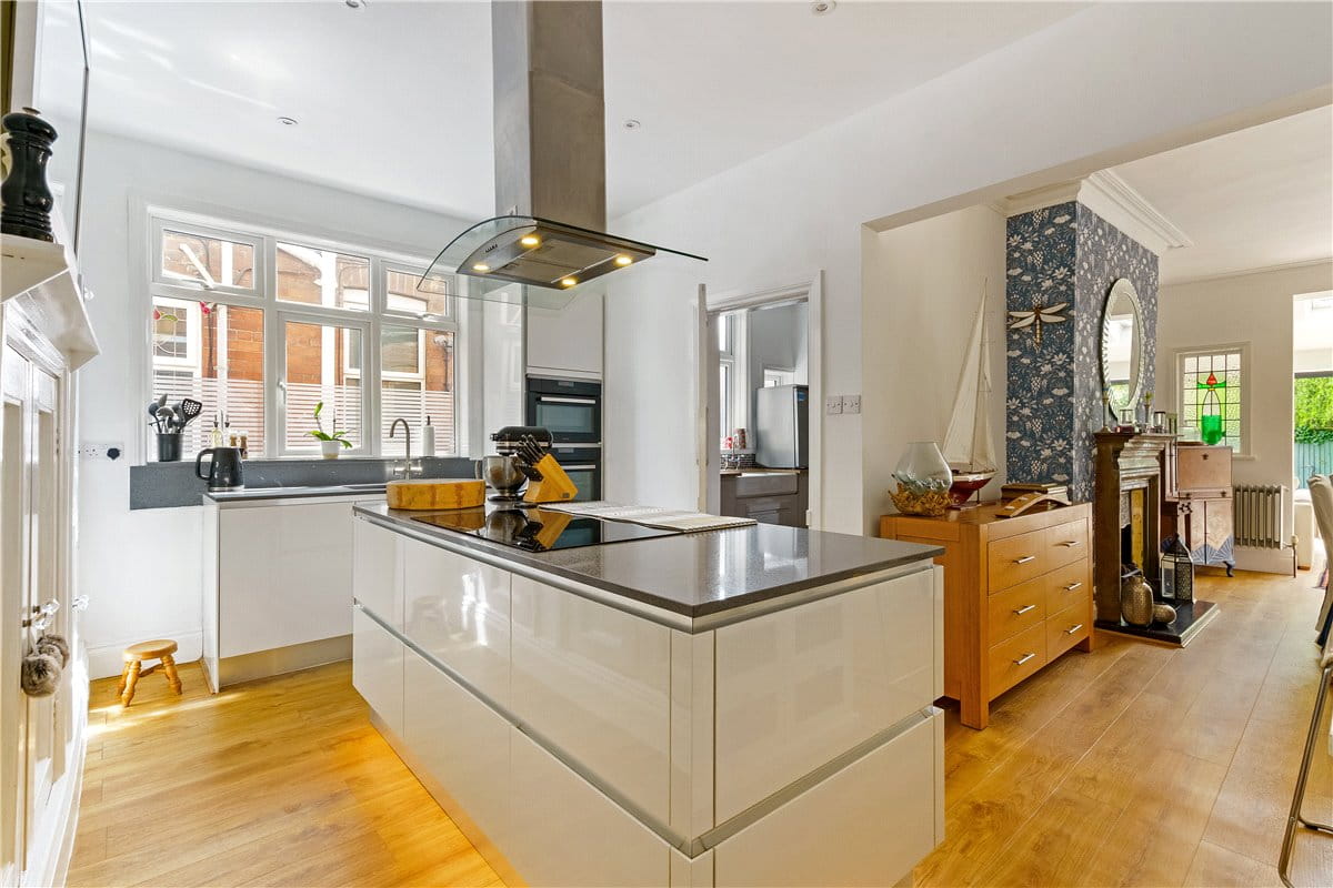 5 bedroom house, Chestnut Avenue, York YO31 - Available