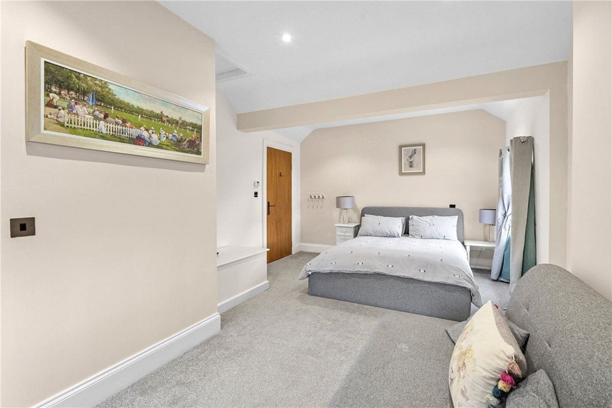 6 bedroom house, Newmill Farm, Mill Lane YO42 - Available