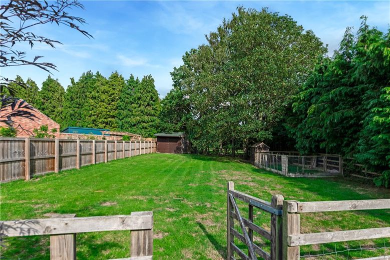 3 bedroom house, The Green, Raskelf YO61 - Available