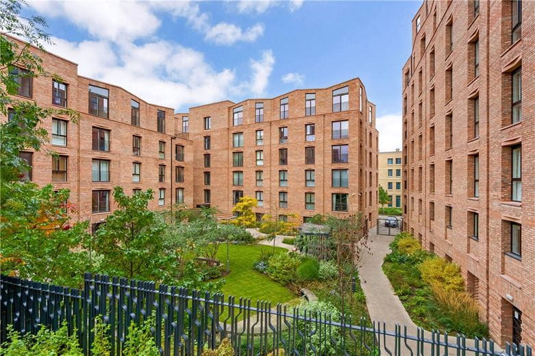 3 bedroom flat, Toft Green, York YO1 - Available