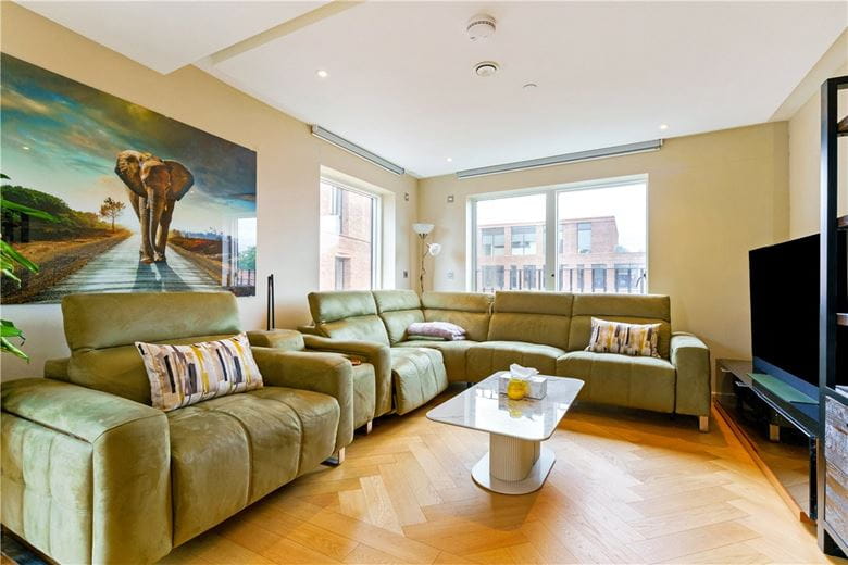 3 bedroom flat, Toft Green, York YO1 - Available