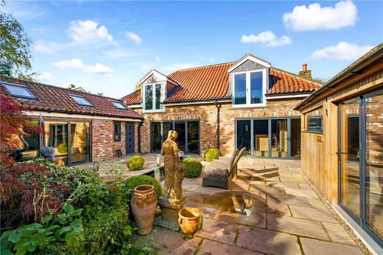 5 bedroom house, Main Street, Upper Poppleton YO26 - Available