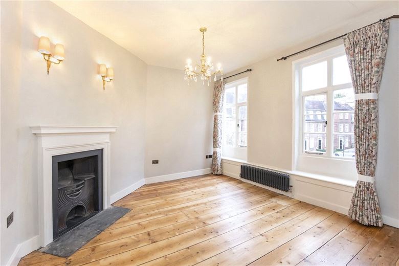 4 bedroom house, Precentors Court, York YO1 - Available