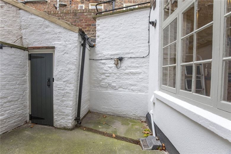4 bedroom house, Precentors Court, York YO1 - Available