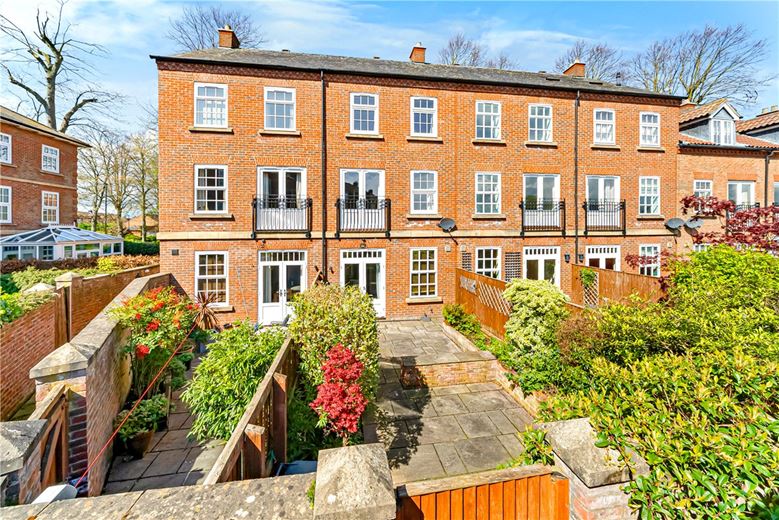 4 bedroom house, Grosvenor Park, York YO30 - Available