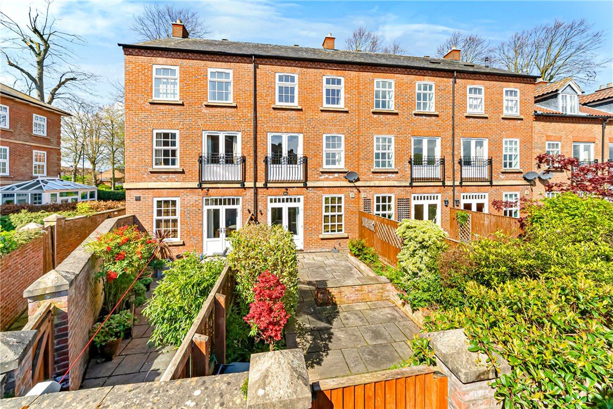 4 bedroom house, Grosvenor Park, York YO30 - Available