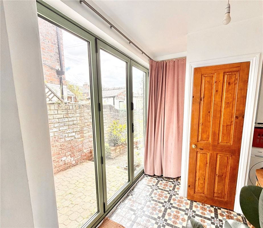 2 bedroom house, Neville Terrace, York YO31 - Available